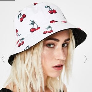 DOLLSKILL Cherry print bucket hat (pink)